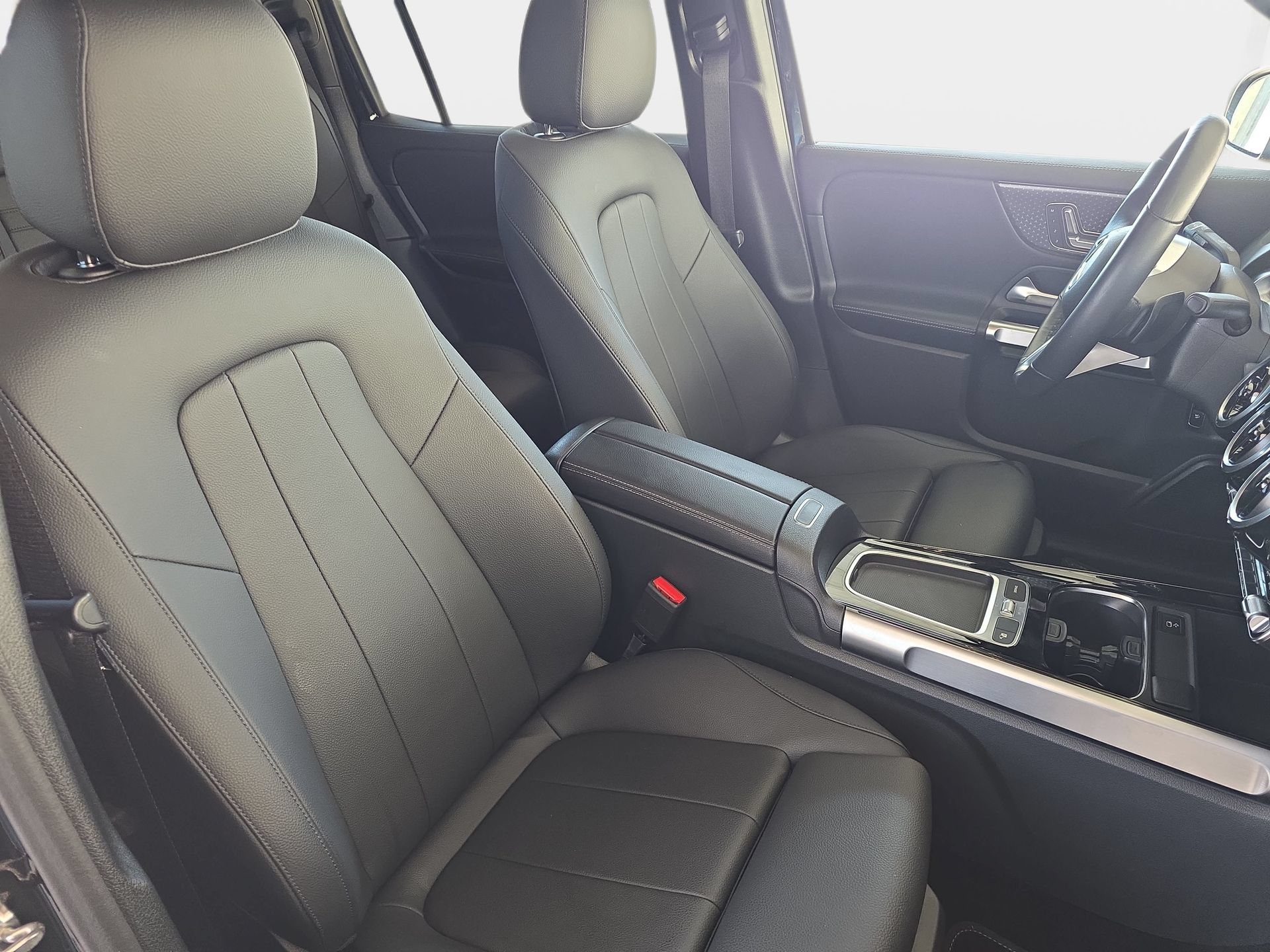 Certified 2025 Mercedes-Benz GLB 250 image 10