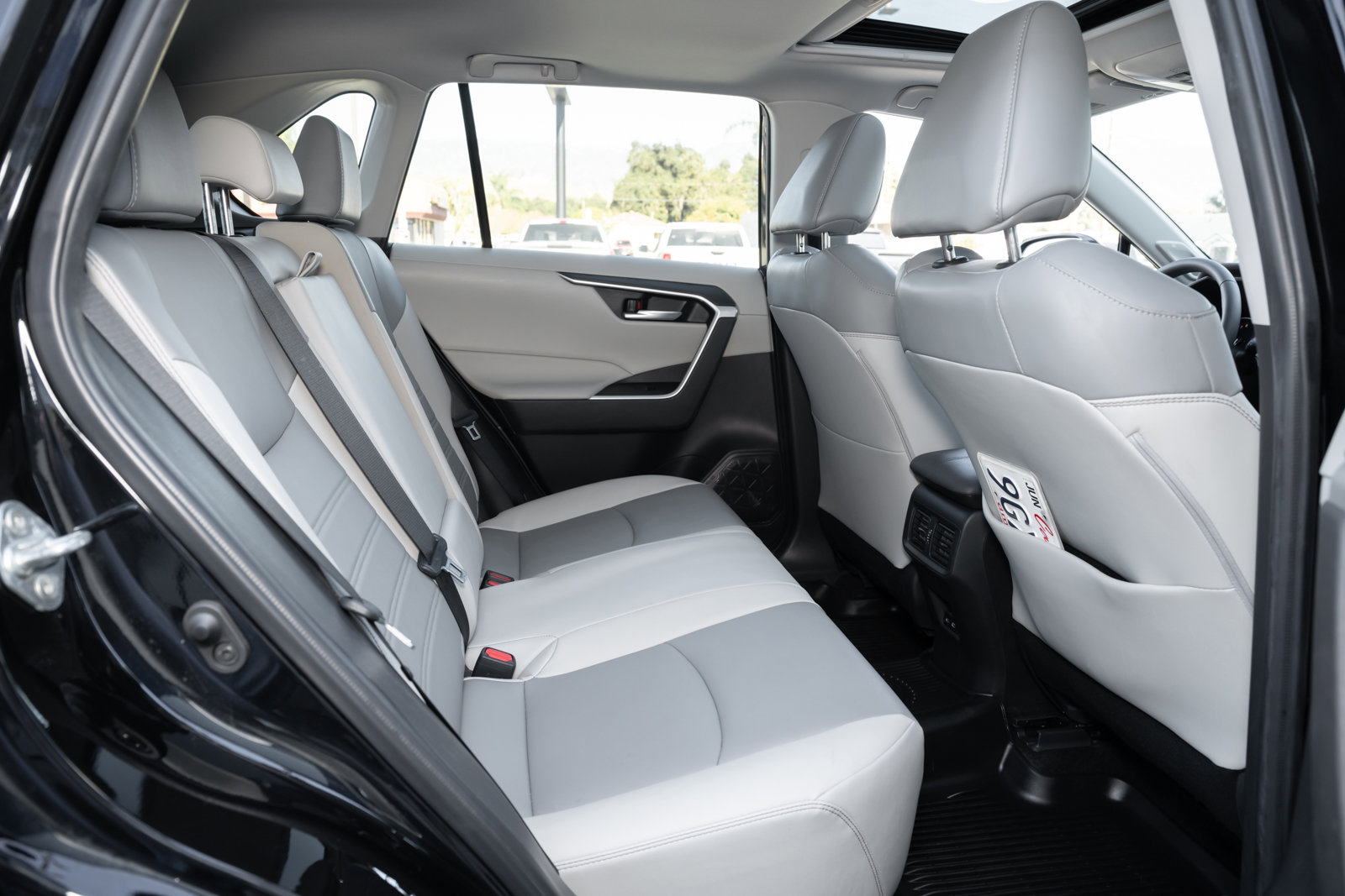 Used 2023 Toyota RAV4 XLE Premium image 39