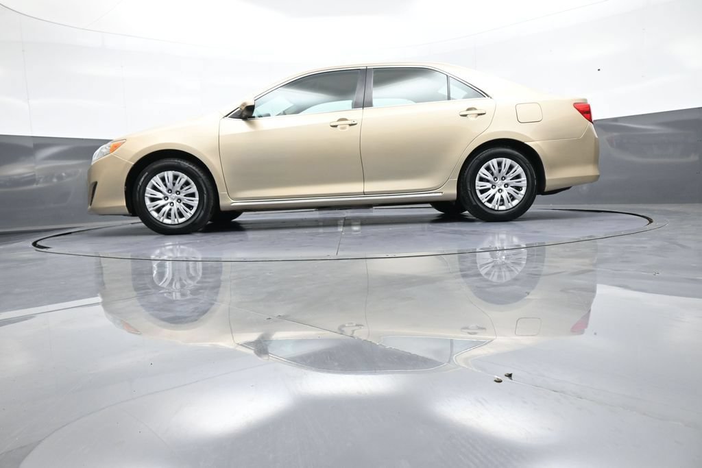 Used 2012 Toyota Camry LE FWD image 31