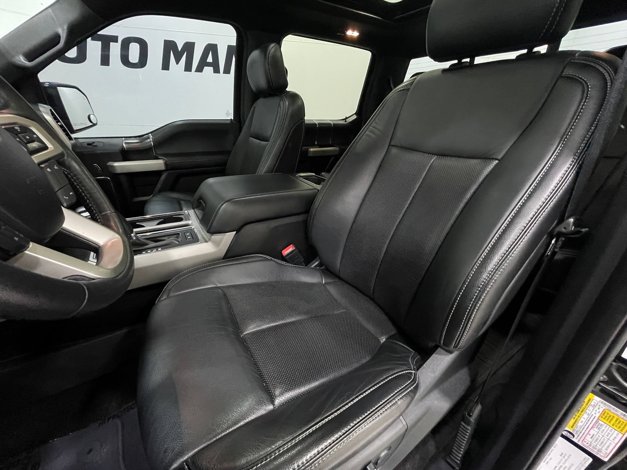 Used 2019 Ford F150 Lariat w/ Equipment Group 502A Luxury AWD/4WD image 14
