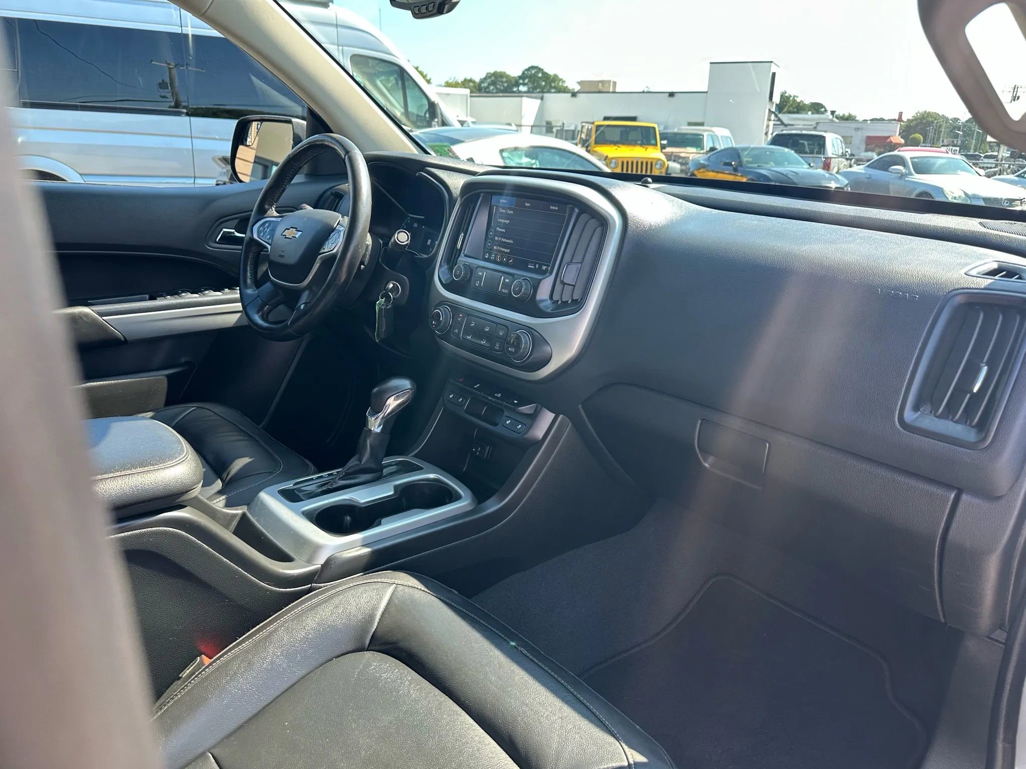 Used 2022 Chevrolet Colorado LT w/ Luxury Package image 22