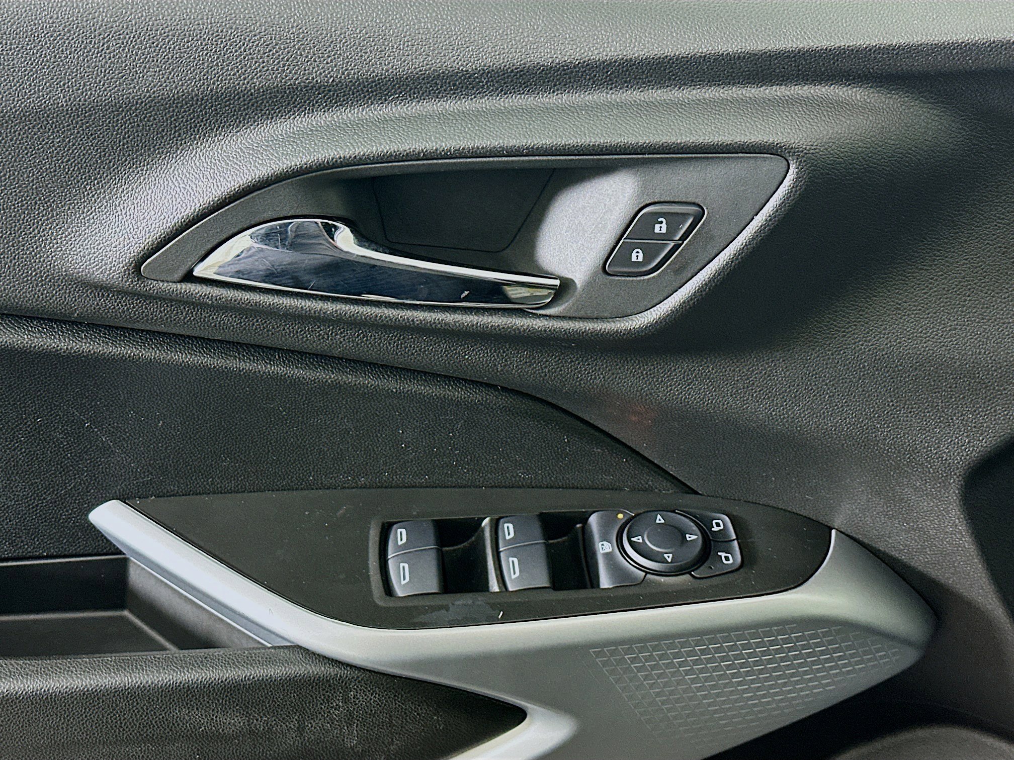 Used 2024 Chevrolet Trax RS w/ Driver Confidence Package image 15