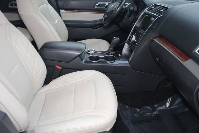 Used 2019 Ford Explorer Platinum image 28