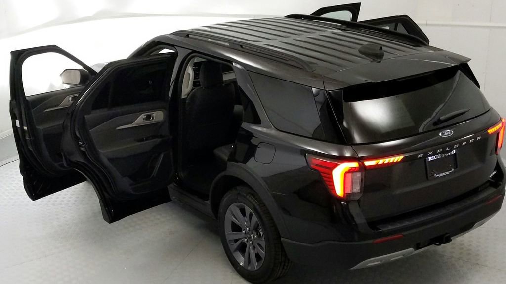 New 2025 Ford Explorer Active w/ Active Comfort Package image 23