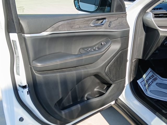 Used 2023 Jeep Grand Cherokee Limited AWD/4WD image 12