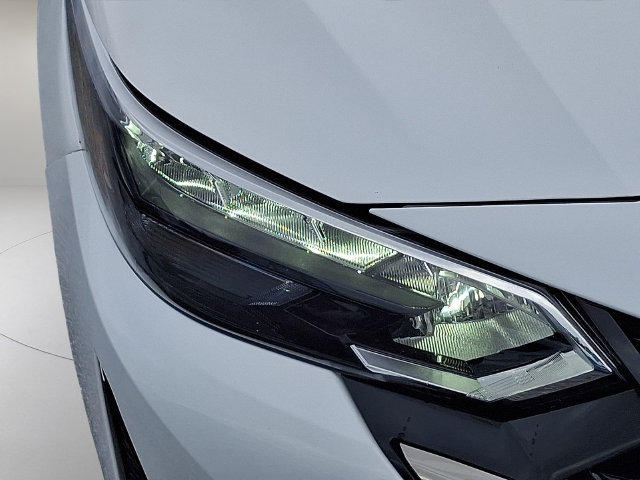 Used 2025 Nissan Sentra SR FWD image 9