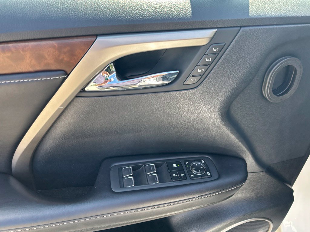 Used 2020 Lexus RX 350L Premium w/ Premium Package AWD/4WD image 11