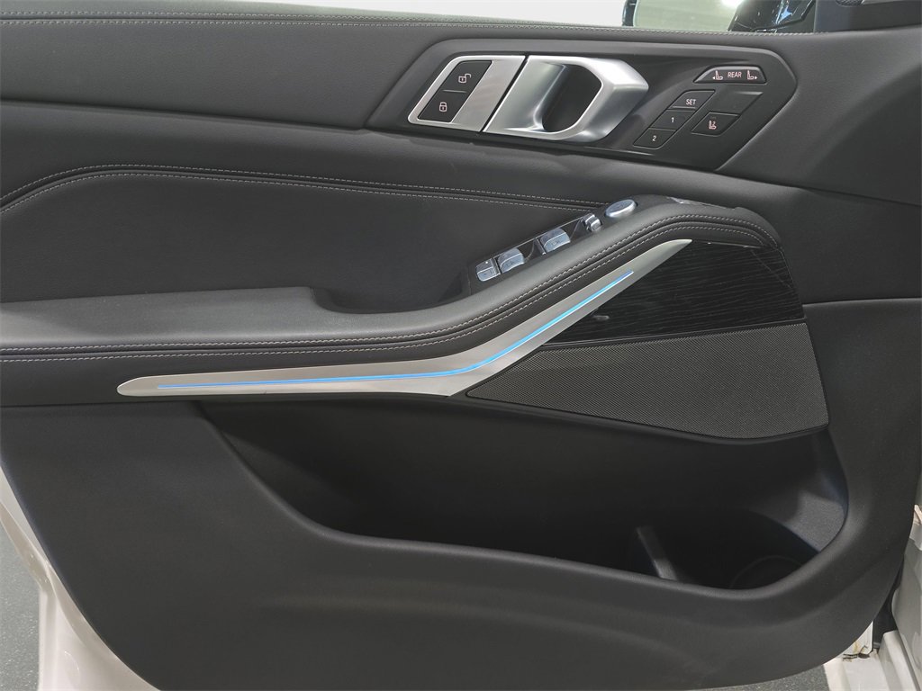 Used 2024 BMW X7 xDrive40i w/ M Sport Package image 23
