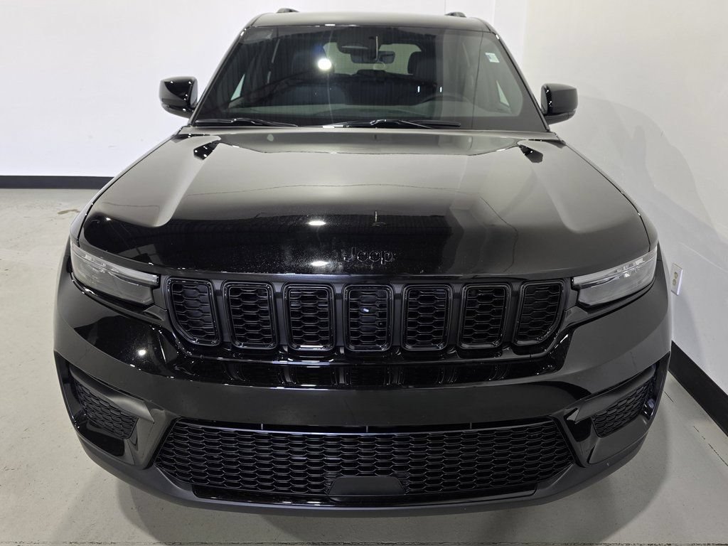 New 2025 Jeep Grand Cherokee Altitude AWD/4WD image 10