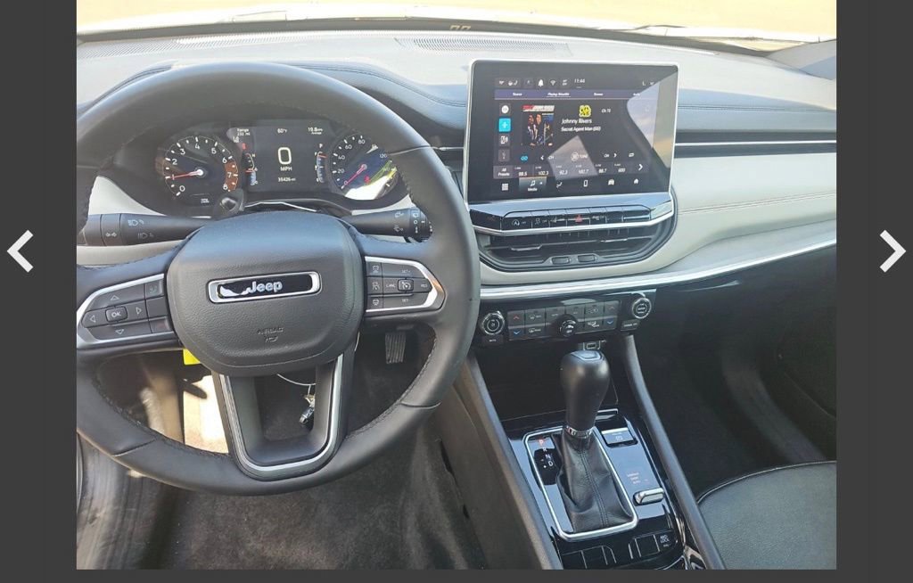 Used 2025 Jeep Compass Limited image 14