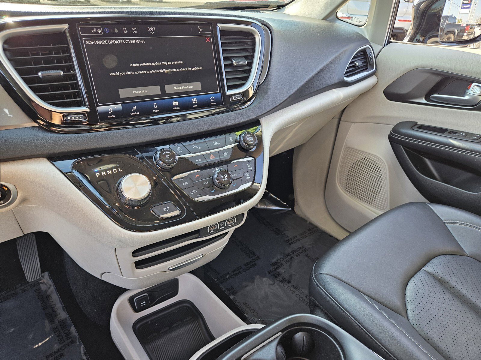 Used 2024 Chrysler Pacifica Touring-L FWD image 19