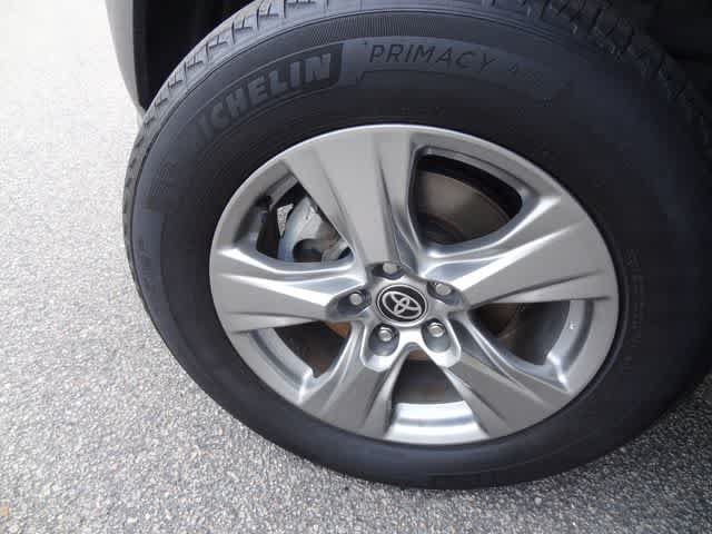 Used 2024 Toyota RAV4 XLE FWD image 31
