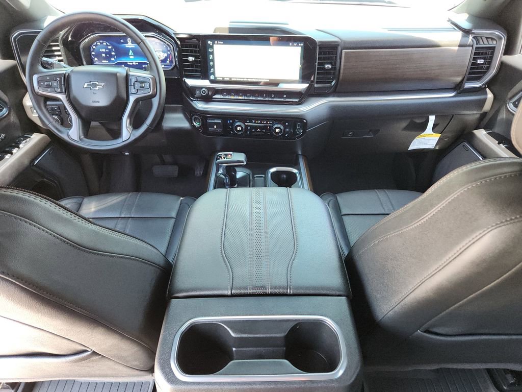 Used 2024 Chevrolet Silverado 1500 High Country w/ Midnight Edition AWD/4WD image 13