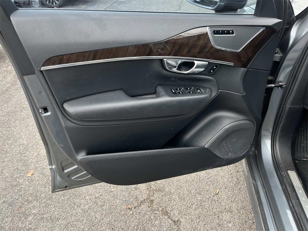 Used 2016 Volvo XC90 T6 Momentum w/ Momentum Plus Package image 20