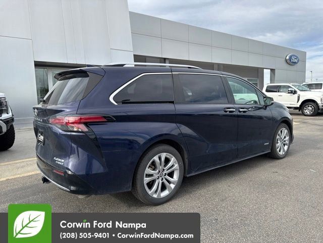 Used 2021 Toyota Sienna Platinum FWD image 6