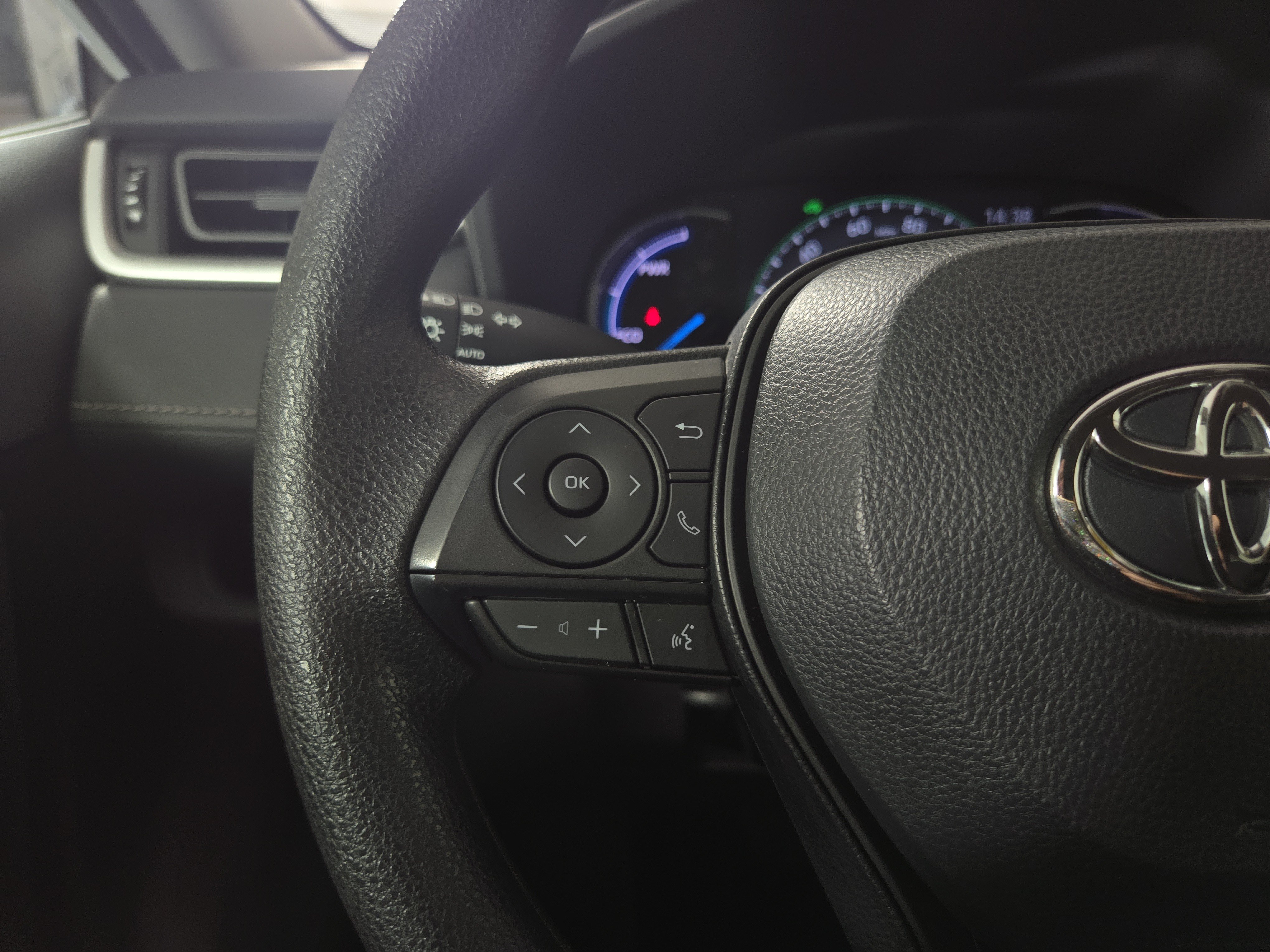 Used 2025 Toyota RAV4 XLE AWD/4WD image 15
