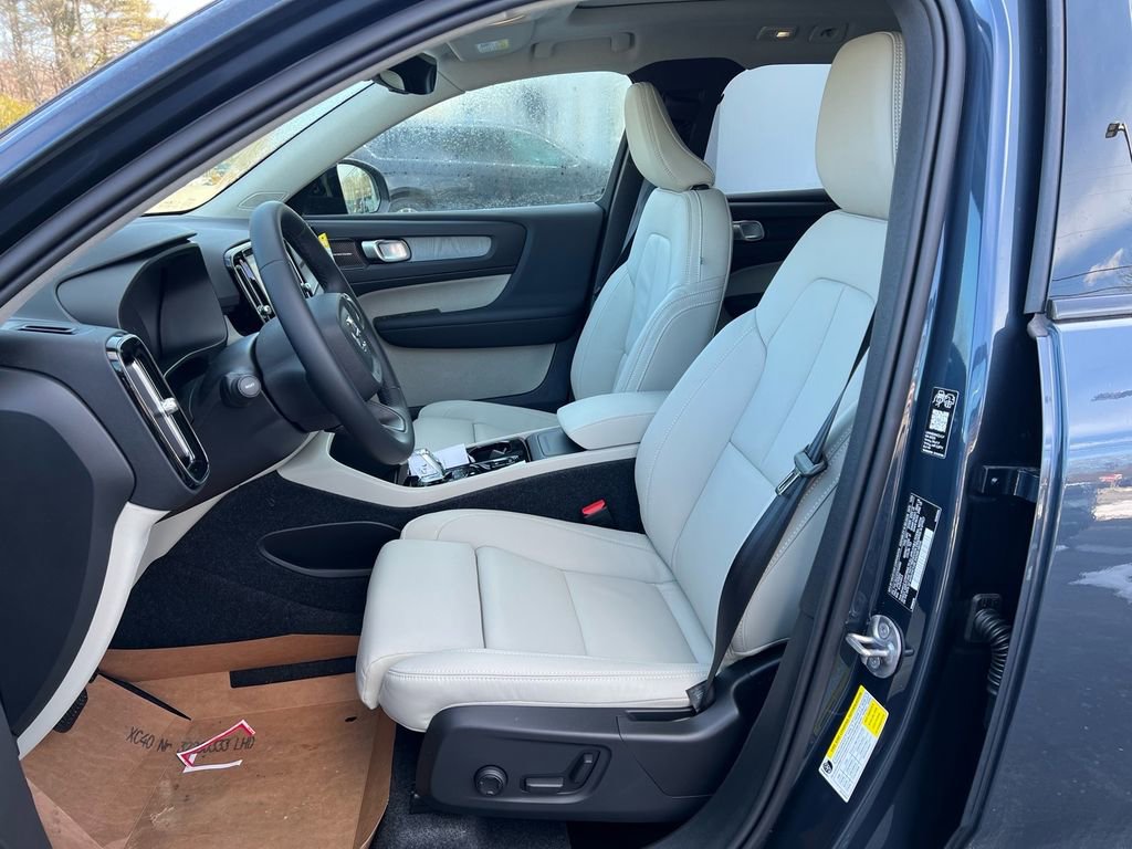 New 2026 Volvo XC40 B5 Plus w/ Protection Package Premier AWD/4WD image 10