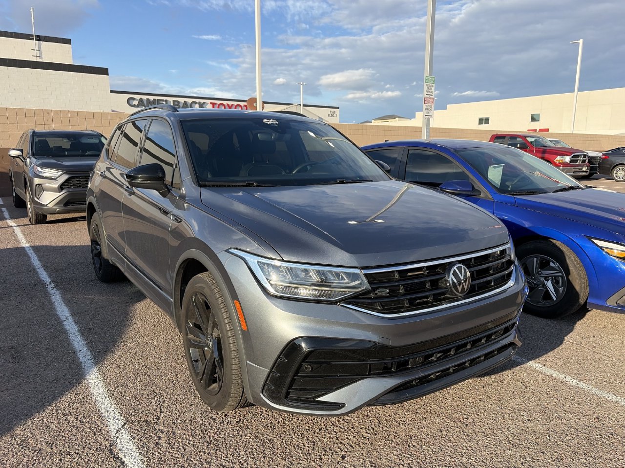 Used 2024 Volkswagen Tiguan SE R-Line FWD image 2