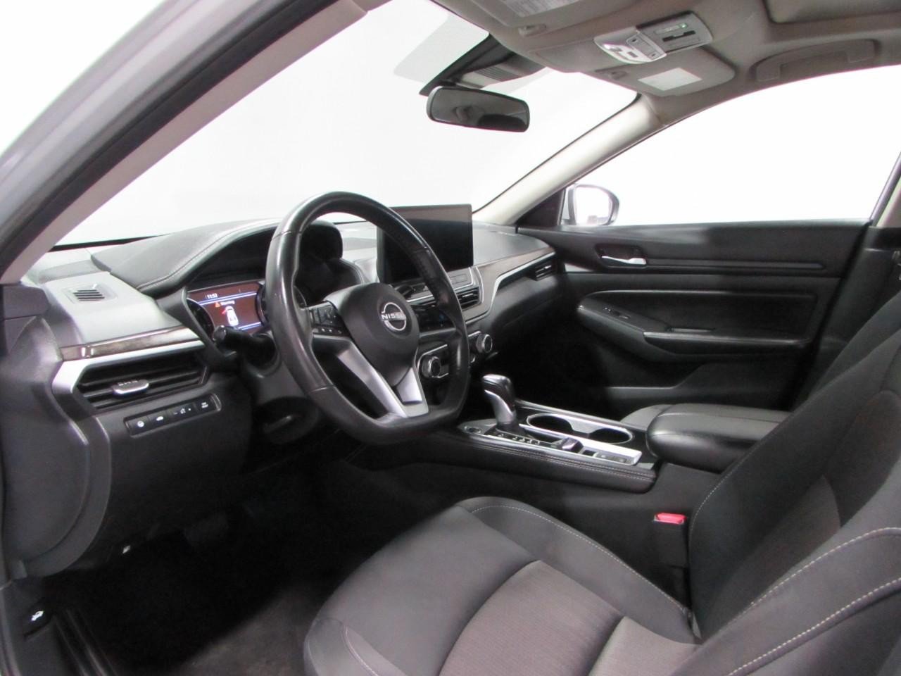 Used 2024 Nissan Altima 2.5 SV w/ SV Premium Package FWD image 13