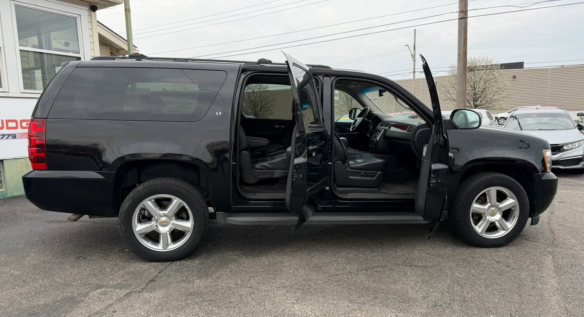 Used 2013 Chevrolet Suburban LT w/ Luxury Package image 29