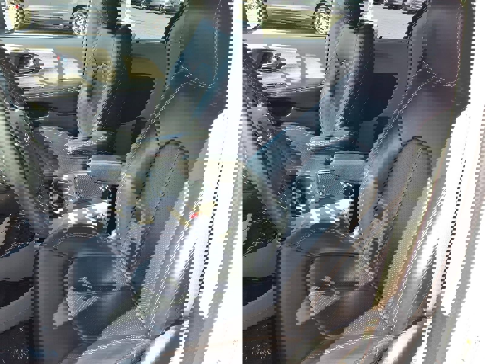 Used 2023 Chrysler Pacifica Touring-L image 6