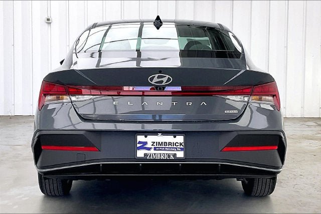 New 2026 Hyundai Elantra Hybrid FWD image 4