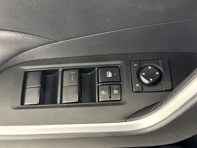 Used 2021 Toyota RAV4 LE AWD/4WD image 29
