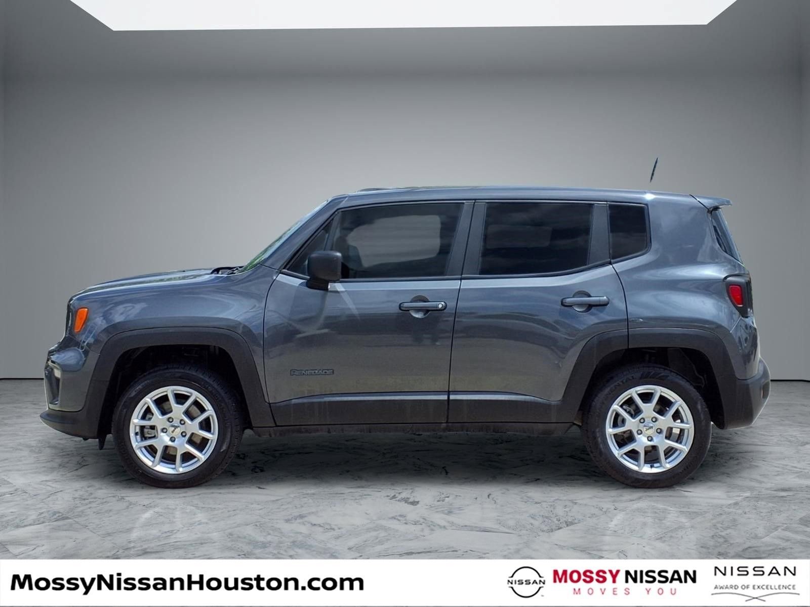 Used 2023 Jeep Renegade Latitude AWD/4WD image 5