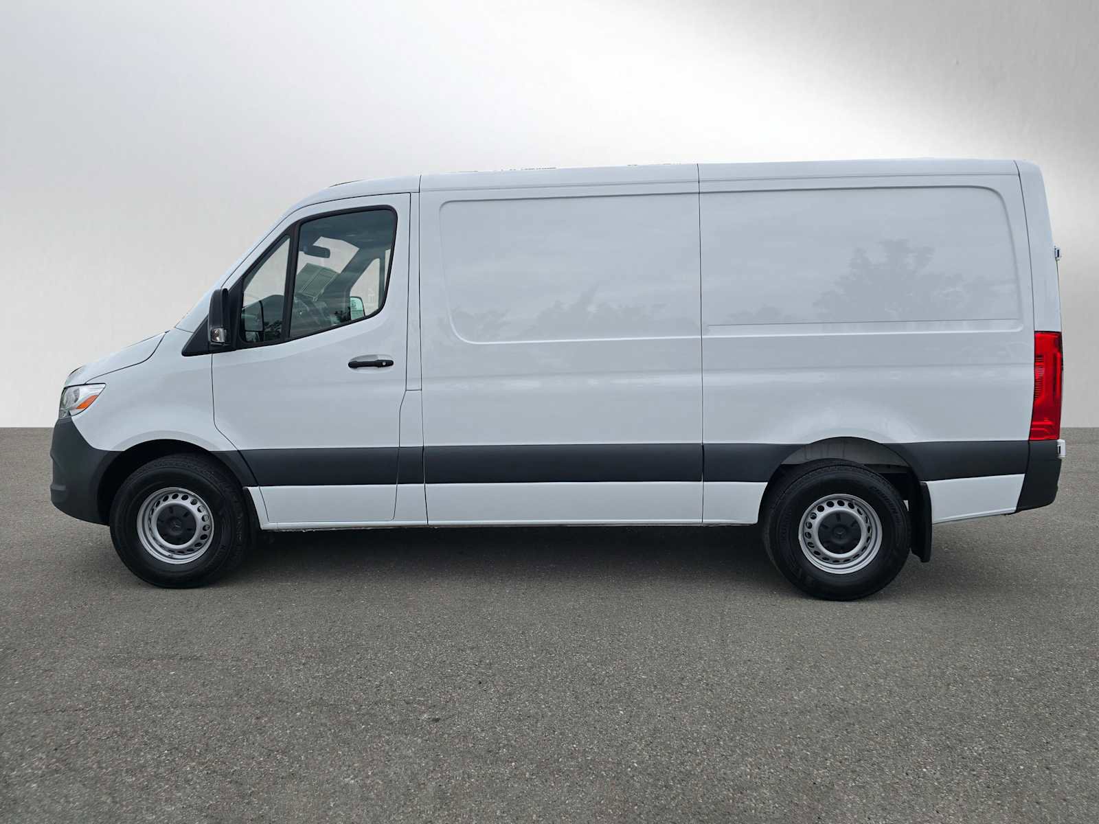 Used 2025 Mercedes-Benz Sprinter 2500 image 6