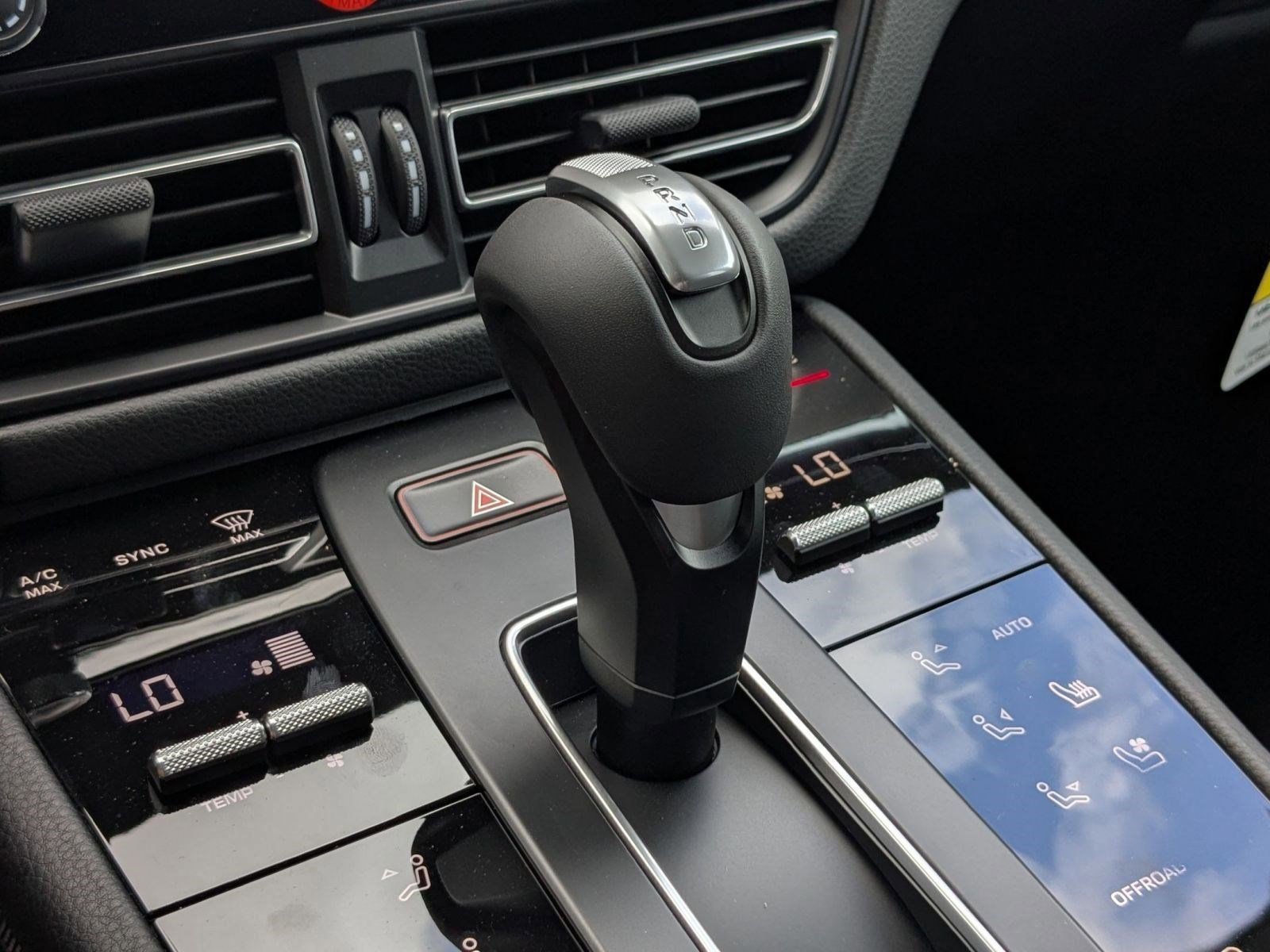 Certified 2025 Porsche Macan image 20