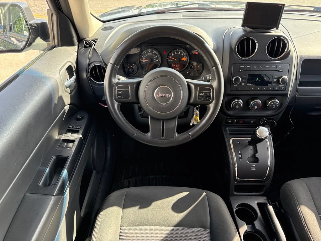 Used 2014 Jeep Patriot Latitude AWD/4WD image 23