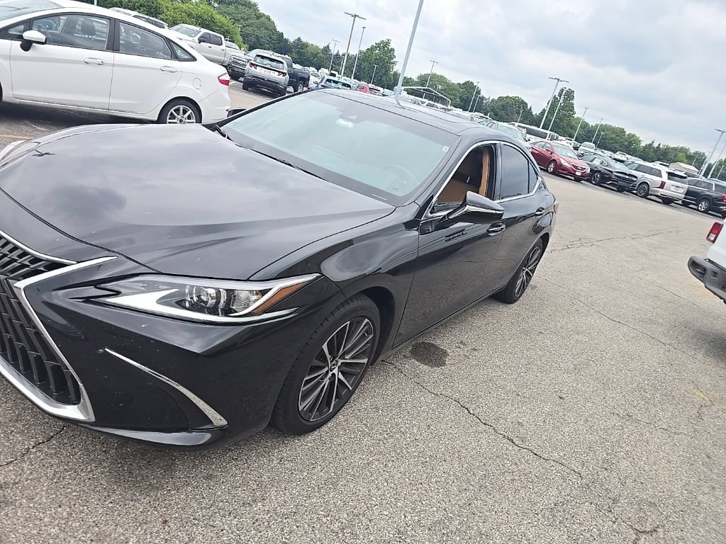 Used 2024 Lexus ES 250 w/ Premium Package AWD/4WD image 2