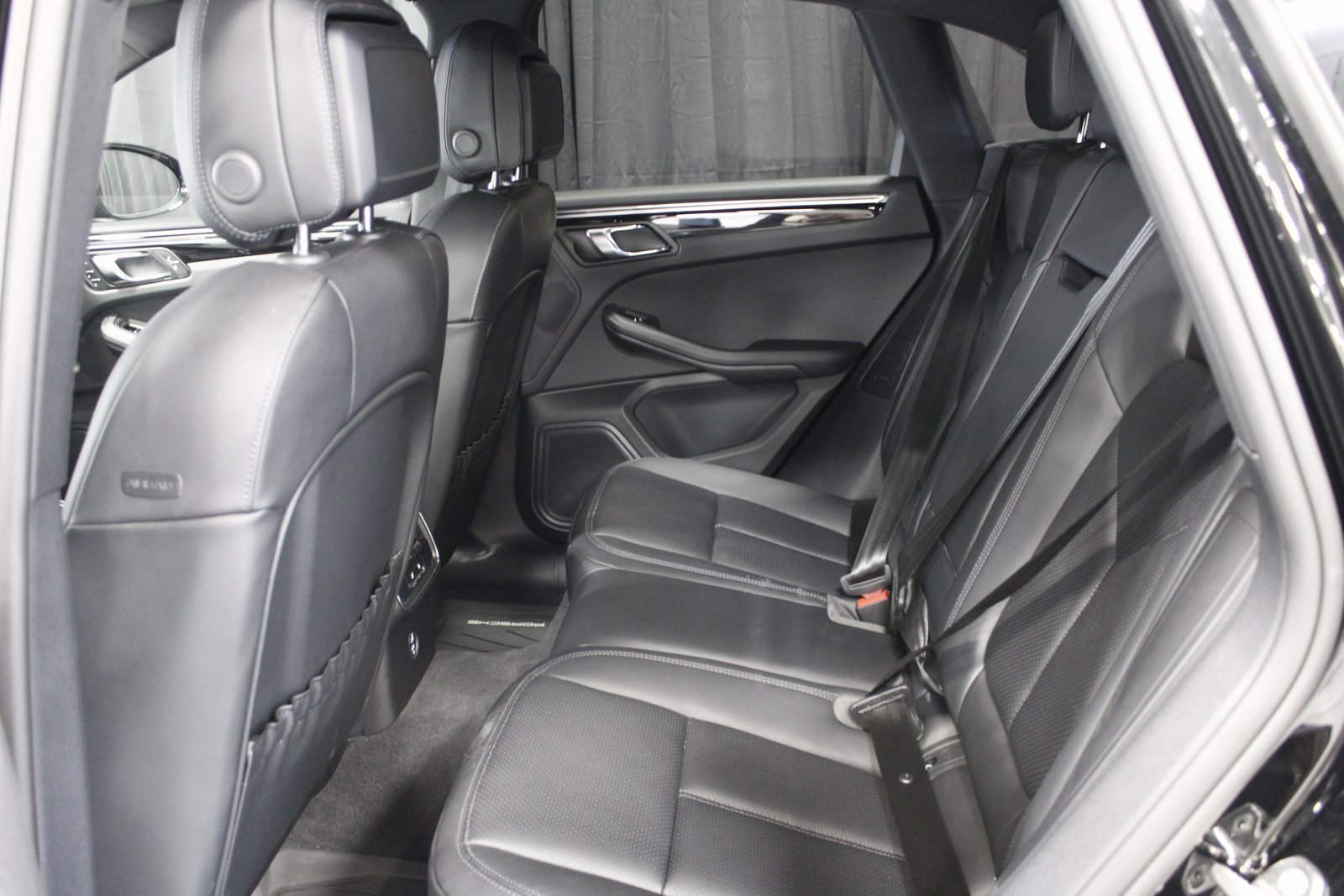 Used 2025 Porsche Macan image 21