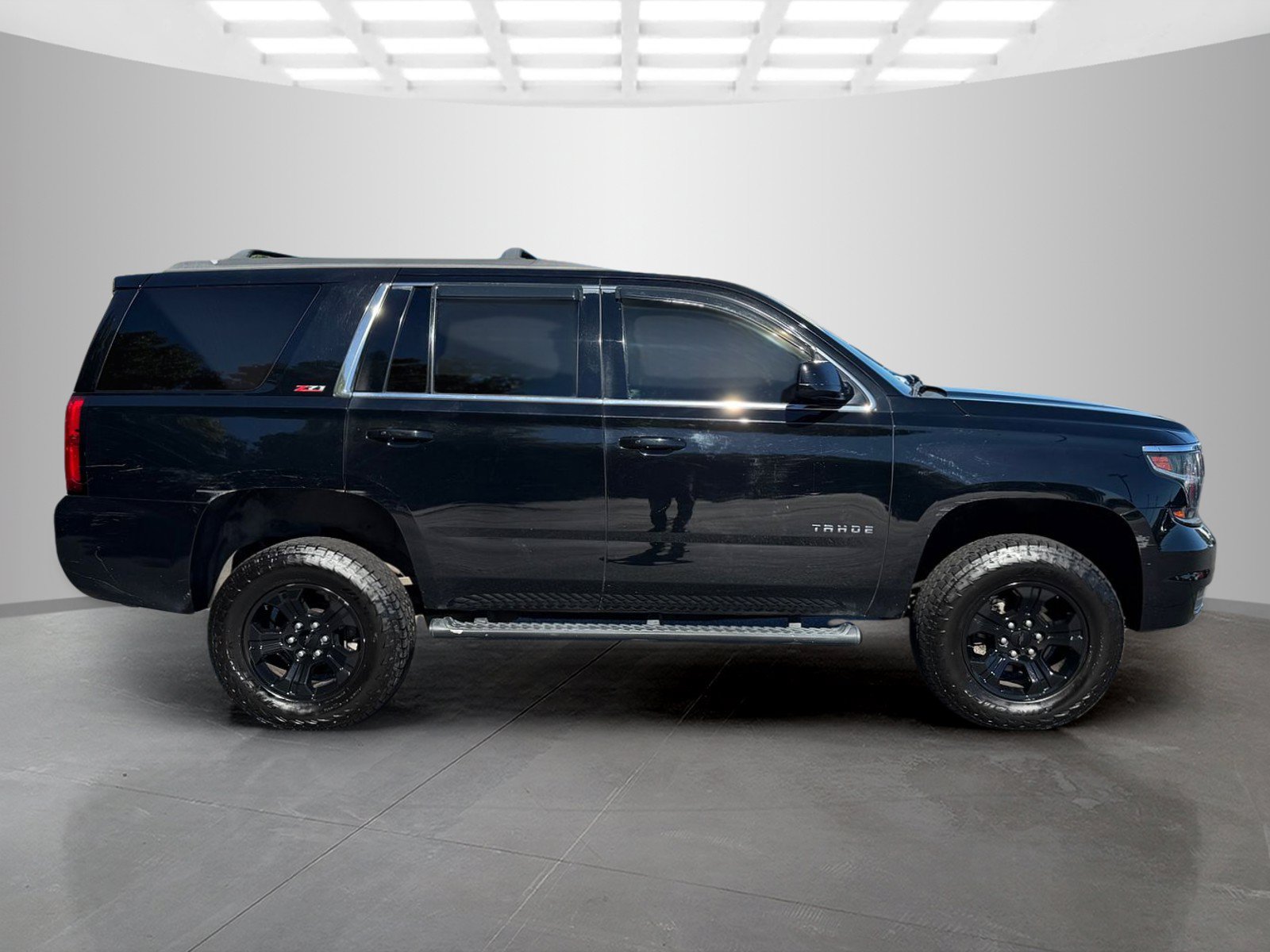 Used 2017 Chevrolet Tahoe LT w/ Luxury Package AWD/4WD image 6