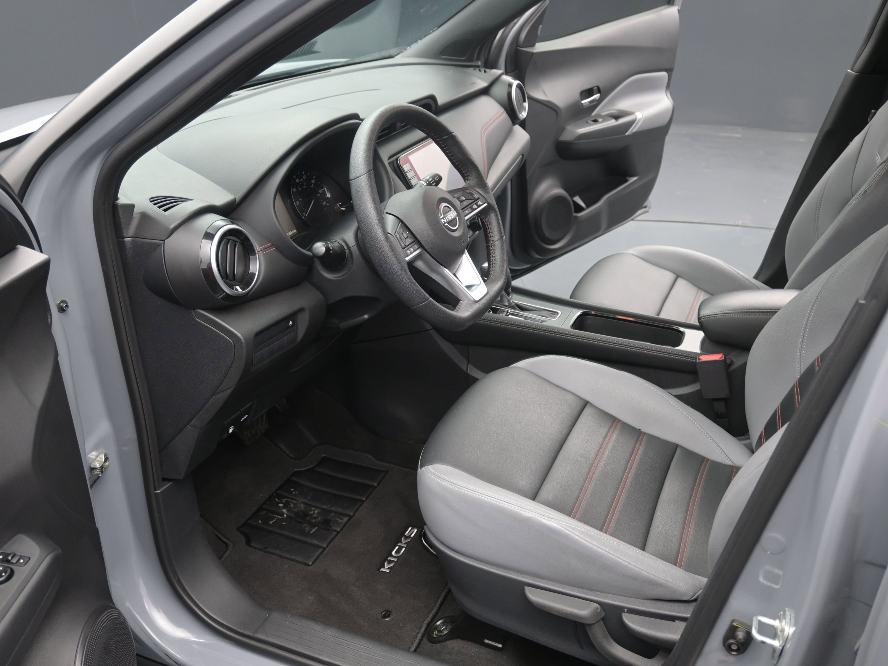 Used 2023 Nissan Kicks SR w/ SR Premium Package image 12