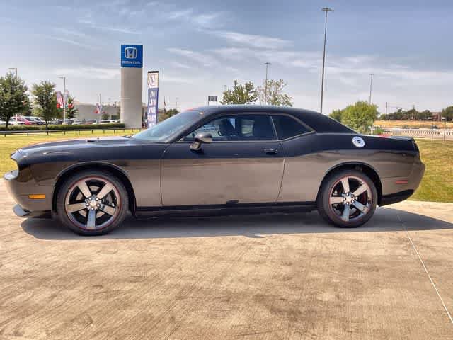 Used 2013 Dodge Challenger SXT RWD image 4