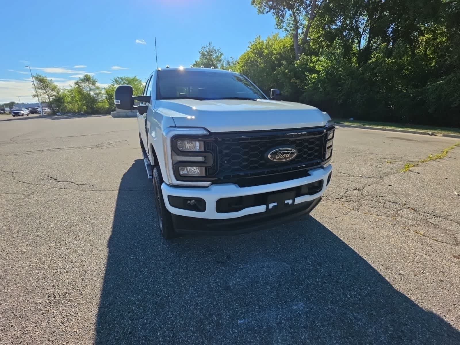 Used 2025 Ford F250 Lariat w/ Black Appearance Package AWD/4WD image 4