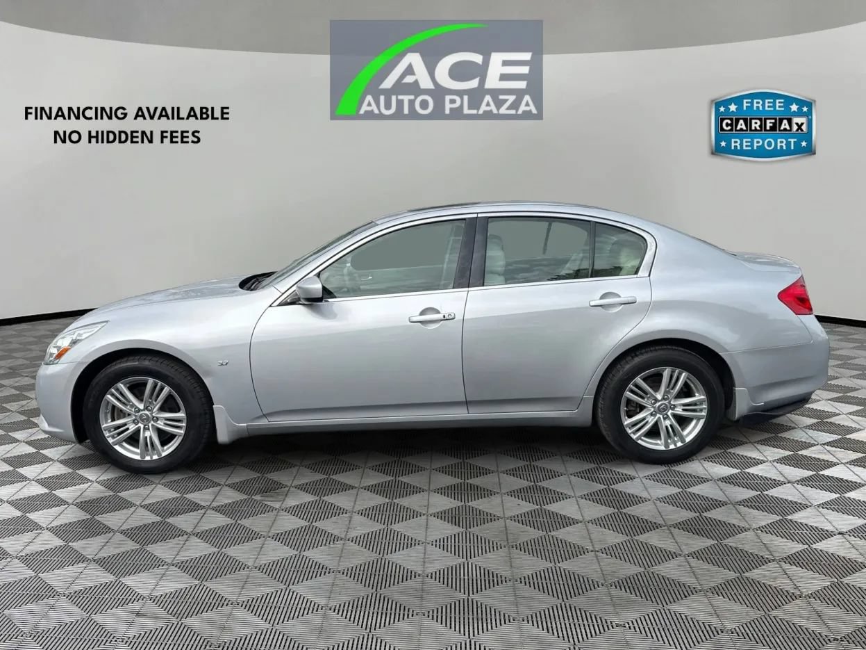 Used 2015 INFINITI Q40 AWD w/ Moonroof Package image 8