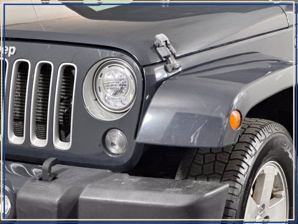 Used 2018 Jeep Wrangler Unlimited Sahara w/ Connectivity Group AWD/4WD image 2