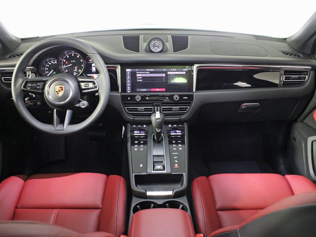 Certified 2025 Porsche Macan image 19