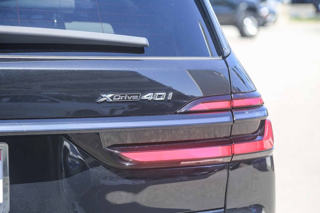 Certified 2025 BMW X7 xDrive40i w/ M Sport Package AWD/4WD image 7
