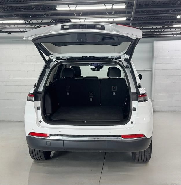 Used 2022 Jeep Grand Cherokee Limited AWD/4WD image 9