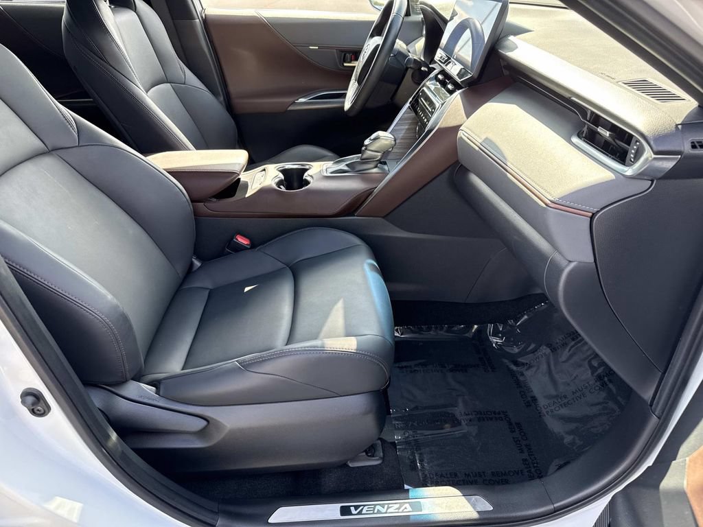 Used 2023 Toyota Venza XLE AWD/4WD image 20