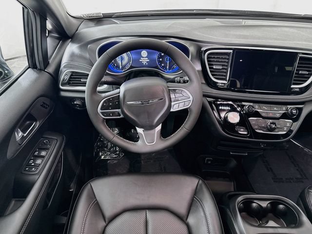 Used 2026 Chrysler Pacifica Select AWD/4WD image 21