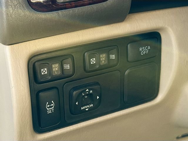 Used 2007 Toyota Land Cruiser w/ Convenience Pkg image 11
