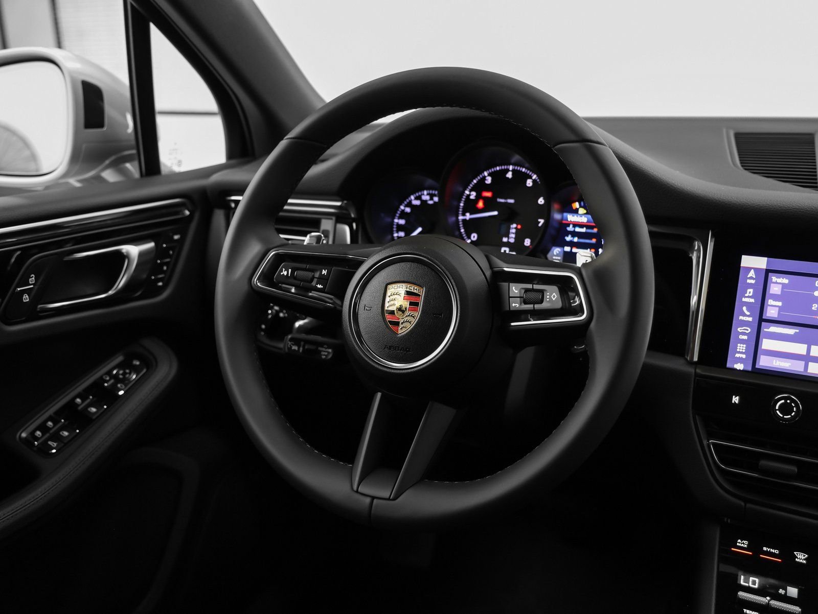 Certified 2025 Porsche Macan image 29