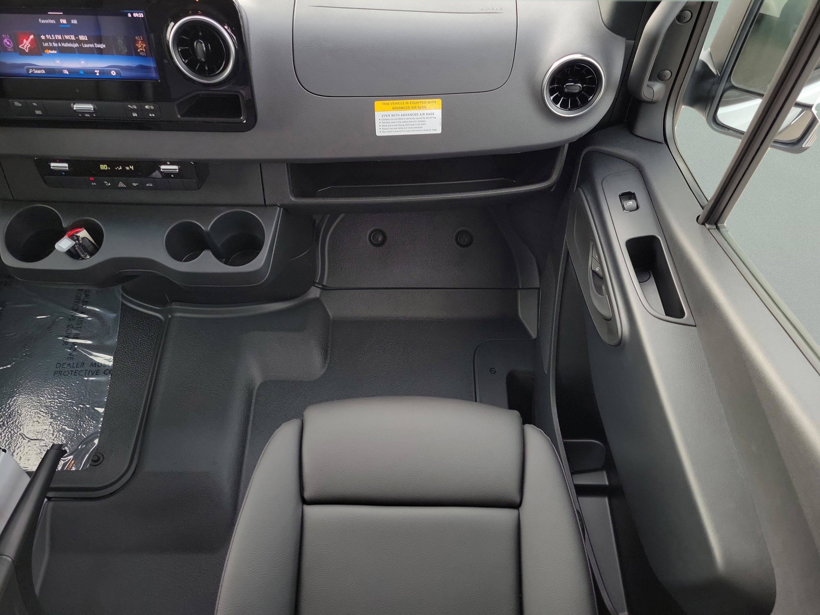 Used 2025 Mercedes-Benz Sprinter 2500 image 9