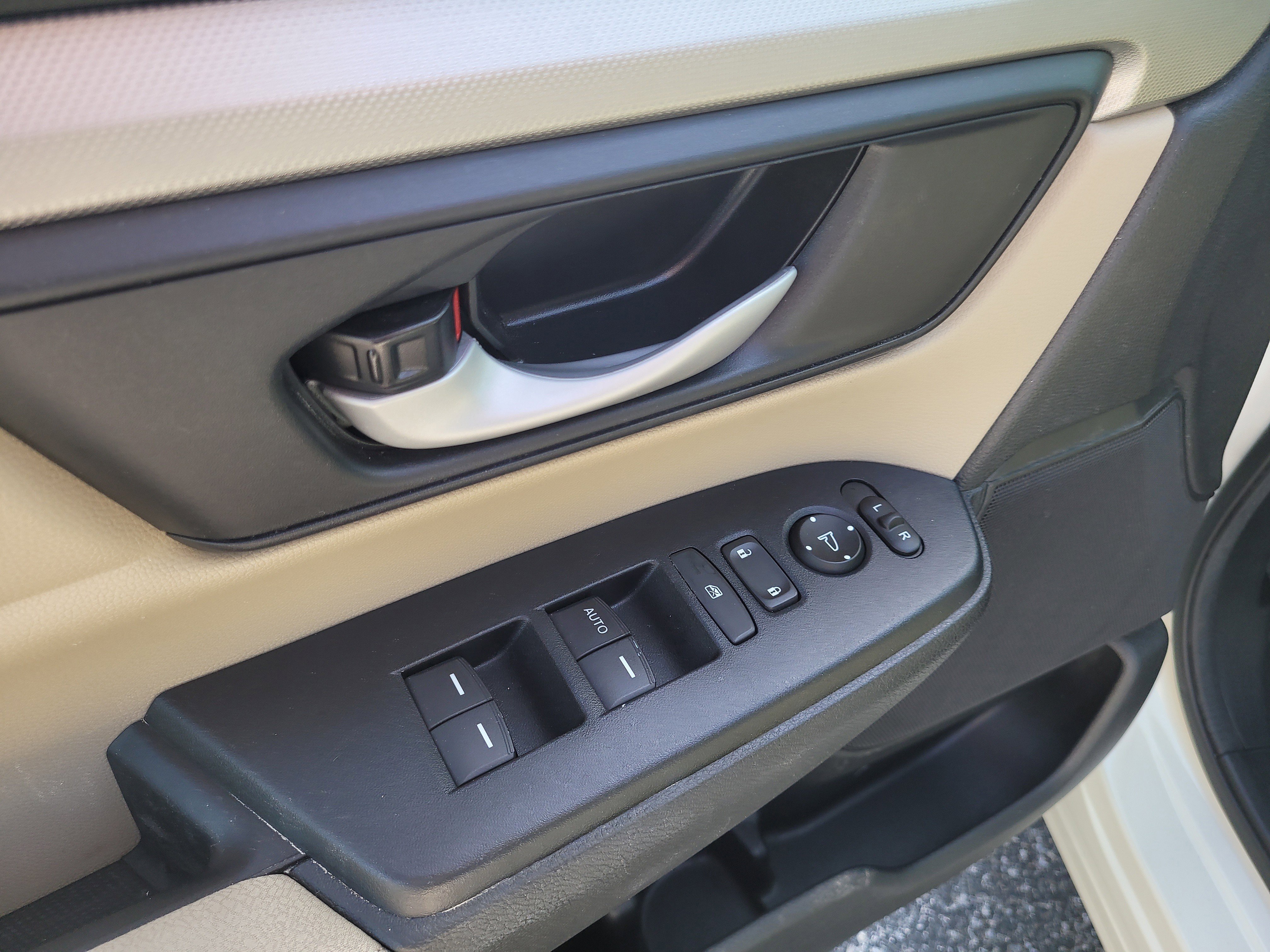 Used 2018 Honda CR-V LX image 17