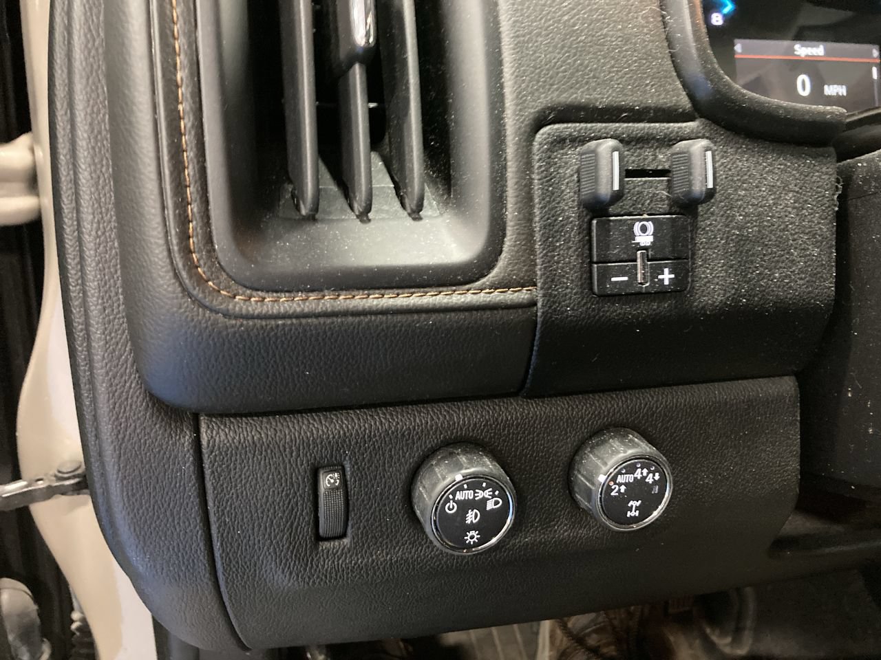 Used 2022 GMC Canyon AT4 AWD/4WD image 13