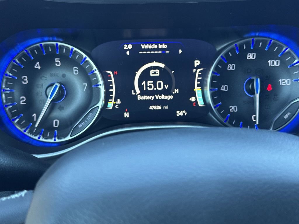 Certified 2025 Chrysler Pacifica Select image 12